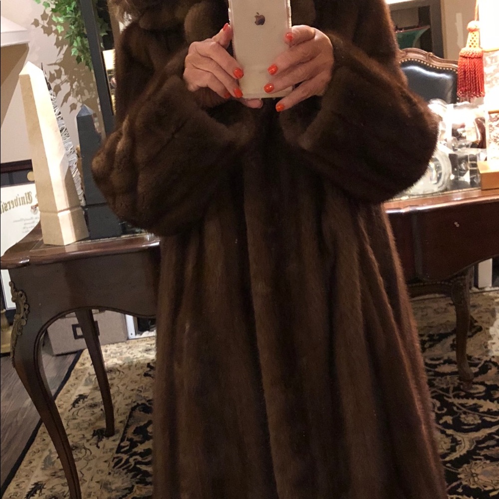Gorgeous lunaraine mink coat, size 6-8